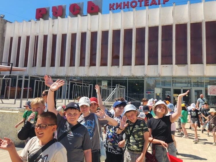 На кино в кинотеатр &amp;quot;Русь&amp;quot;.